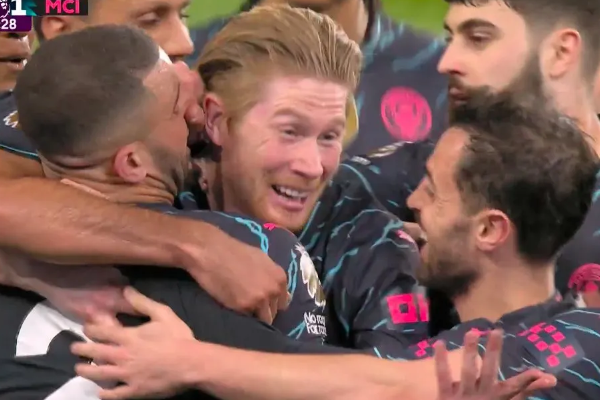 曼城德布勞內八年<a href=http://8809.jianzhanzj.com/tag/yingchao.html target=_blank class=infotextkey>英超</a>生涯首次用頭球攻破對方球門