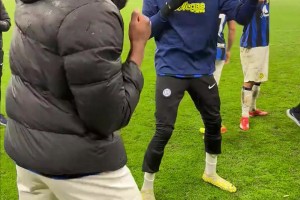 國米：后衛學點防身術怎么了