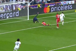 2017年的今天，c羅上演帽子戲法，皇馬擊敗拜仁